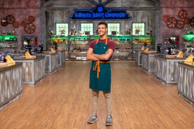 Contestant Aaron Davis, portrait, as seen on Halloween Baking Championship, Season 10.