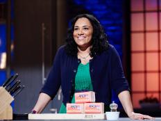 Finalist Sita Lewis performs the Mentor Challenge, Introductory Videos, as seen on Food Network Star, Season 11.