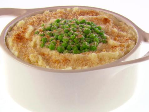 Baked Mashed Potatoes with Peas, Parmesan Cheese and Breadcrumbs