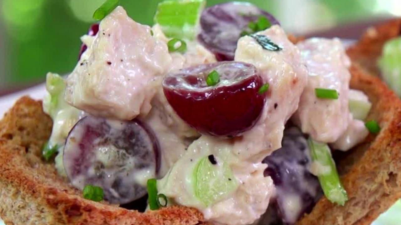 Easy Chicken Salad Toast Cups