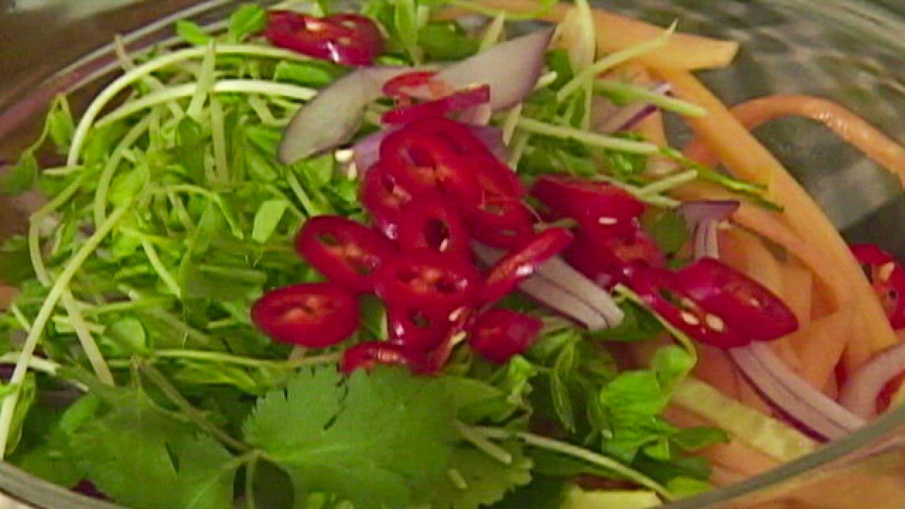 Papaya Salad Lettuce Wraps