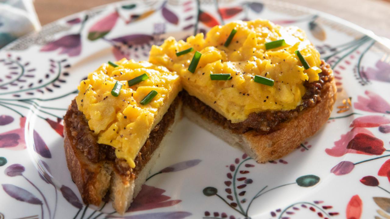 Scrambled Eggs with Bacon Jam