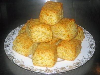 https://food.fnr.sndimg.com/content/dam/images/food/editorial/blog/legacy/fn-dish/2011/6/cheesy-biscuits-400.jpg.rend.hgtvcom.406.305.suffix/1505053370983.jpeg