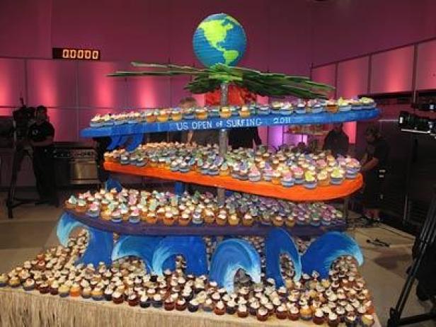 surfs up display cupcakes