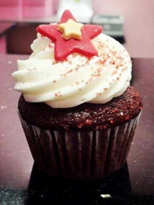 Red Carpet Cupcake at Confections of a Rock$tar