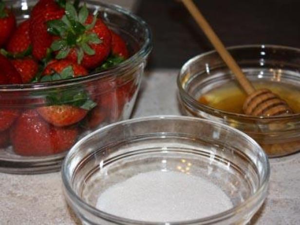 Fruit Leather Ingredients: Strawberries, Sugar and Honey