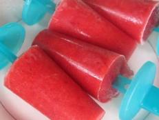 My kids absolutely love ice pops! Instead of buying store brands packed with sugar and high fructose corn syrup, I make my own using the freshest ingredients. They’re easy and fun for the whole family.