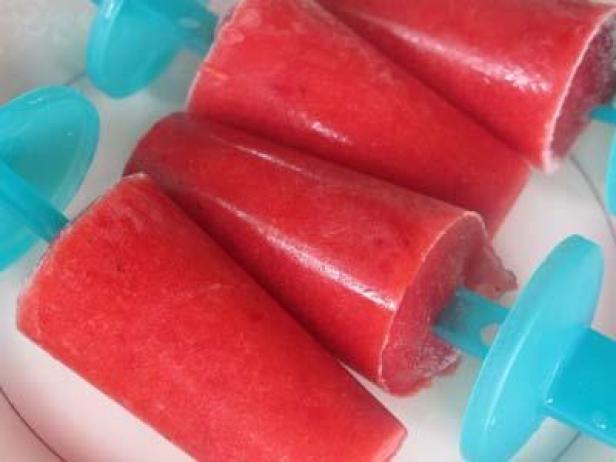 Toby's Homemade Strawberry Popsicles