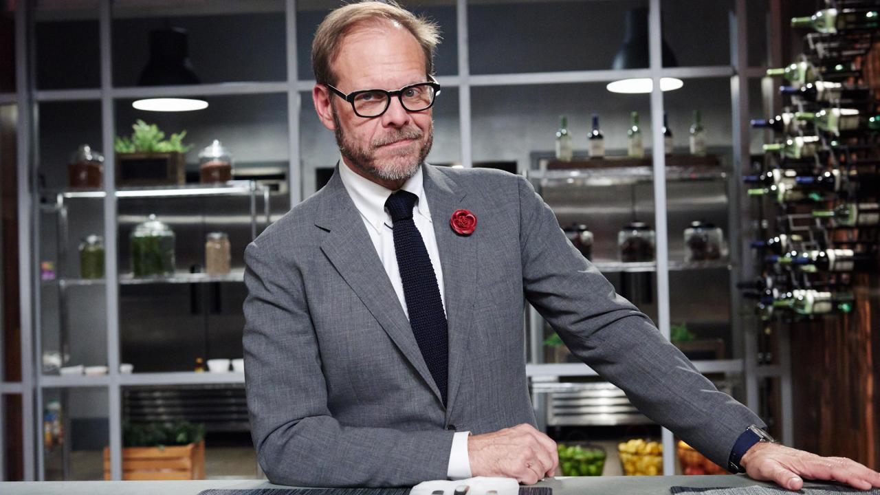 https://food.fnr.sndimg.com/content/dam/images/food/editorial/talent/alton-brown/FN_Alton-Brown-About.jpg.rend.hgtvcom.1280.720.suffix/1457731974689.jpeg