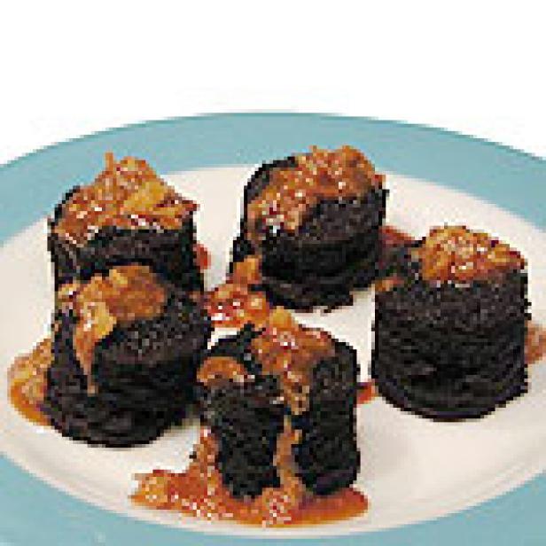 Chockablock Chocolate Cakes with Warm Macadamia Nut Goo_image
