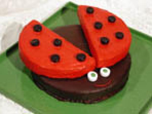 make a ladybird birthday cake