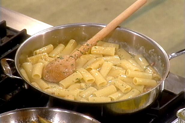 Bacon and Egg Coal Miner's Pasta: Rigatoni alla Carbonara Recipe | Rachael  Ray | Food Network