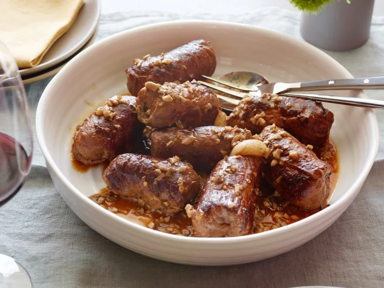 MY MAMA’S BRACIOLE
Rachael Ray
30 Minute Meals/Fast Track To Family Time
Food Network
Beef Braciole, Salt, Pepper, Prosciutto di Parma, Plain Bread Crumbs, Milk,
ParmigianoReggiano,
Onion, Flatleaf
Parsley, Arugula, Toothpicks, Olive Oil, Garlic, Butter,
Crimini Mushrooms, Flour, Dry White Wine, Beef Broth, Tomato Paste