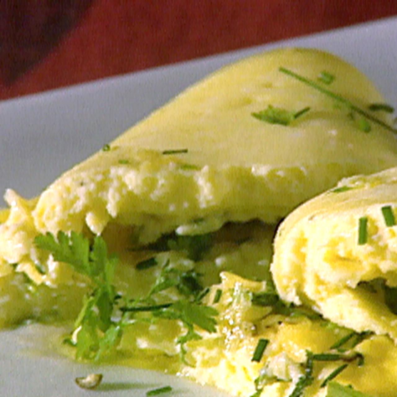 https://food.fnr.sndimg.com/content/dam/images/food/fullset/2003/11/17/0/tu1a02_ultimate_omelette.jpg.rend.hgtvcom.1280.1280.suffix/1371584034439.jpeg