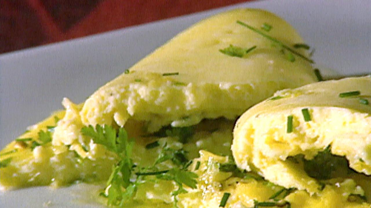 https://food.fnr.sndimg.com/content/dam/images/food/fullset/2003/11/17/0/tu1a02_ultimate_omelette.jpg.rend.hgtvcom.1280.720.suffix/1371584034439.jpeg