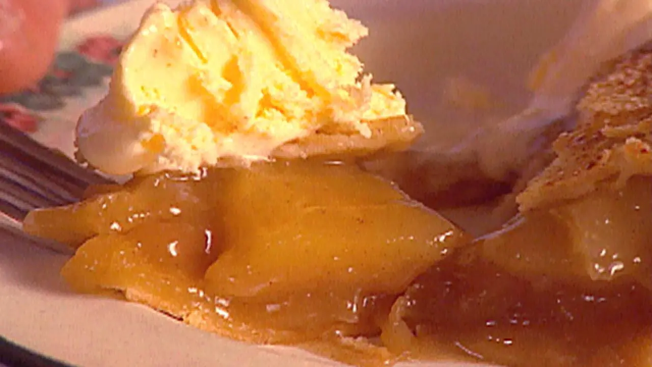 The Ultimate Caramel Apple Pie