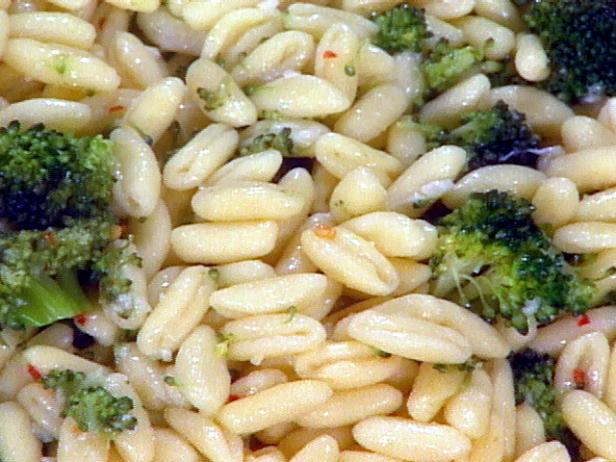Cavatelli with Sauteed Broccoli and Garlic image