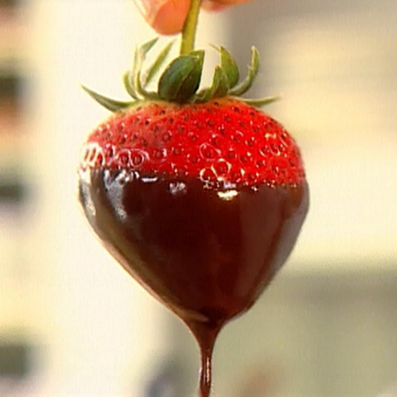 Best Chocolate Covered Strawberries Recipe - How to Make Chocolate-Covered  Strawberries
