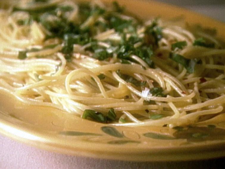 Spaghetti with Garlic, Olive Oil and Red Pepper Flakes Recipe Giada