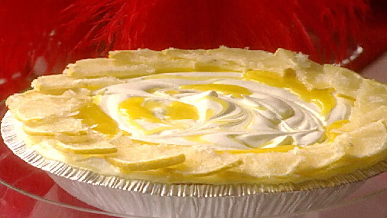 Sandra Lee's Lemon Chiffon Pie
