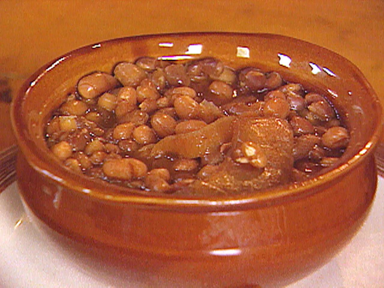 Meaty baked bean pots recipe - Kidspot