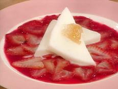 I first had a dessert like this in France at a restaurant/hotel called La Tour Rose in the city of Lyon. It?s a perfect summer dessert when strawberries are flavorful and inexpensive (compared to wintertime when they are imported from faraway places.) Once you take a mouthful of the warm strawberries, raspberry puree, and freezing yogurt, it?s like the ultimate berry and cream experience!