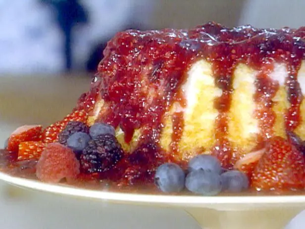 Angel Food Cake with Mixed Berries Recipe | Sandra Lee | Food Network