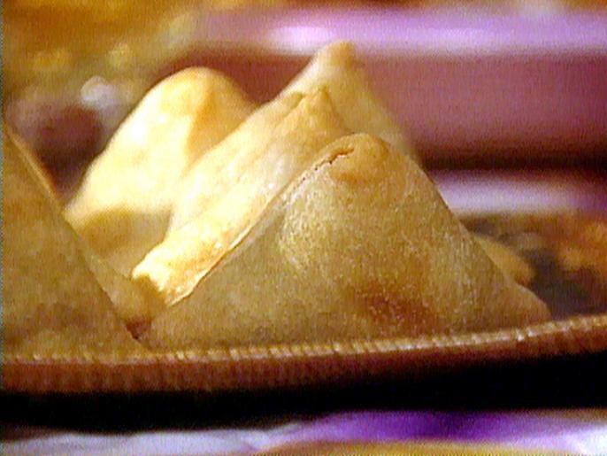 Spiced Potatostuffed Pastries Samosas Recipe Food Network