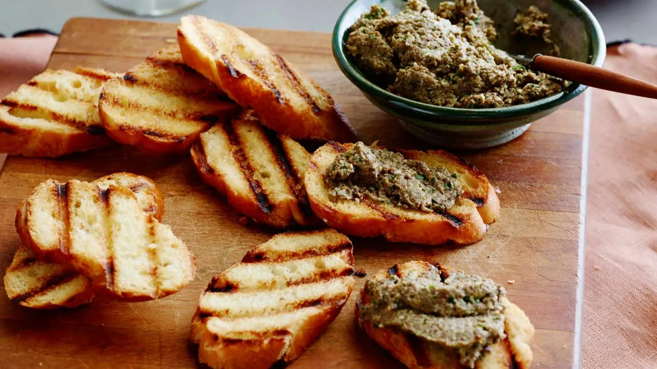 Mushroom Pesto Crostini