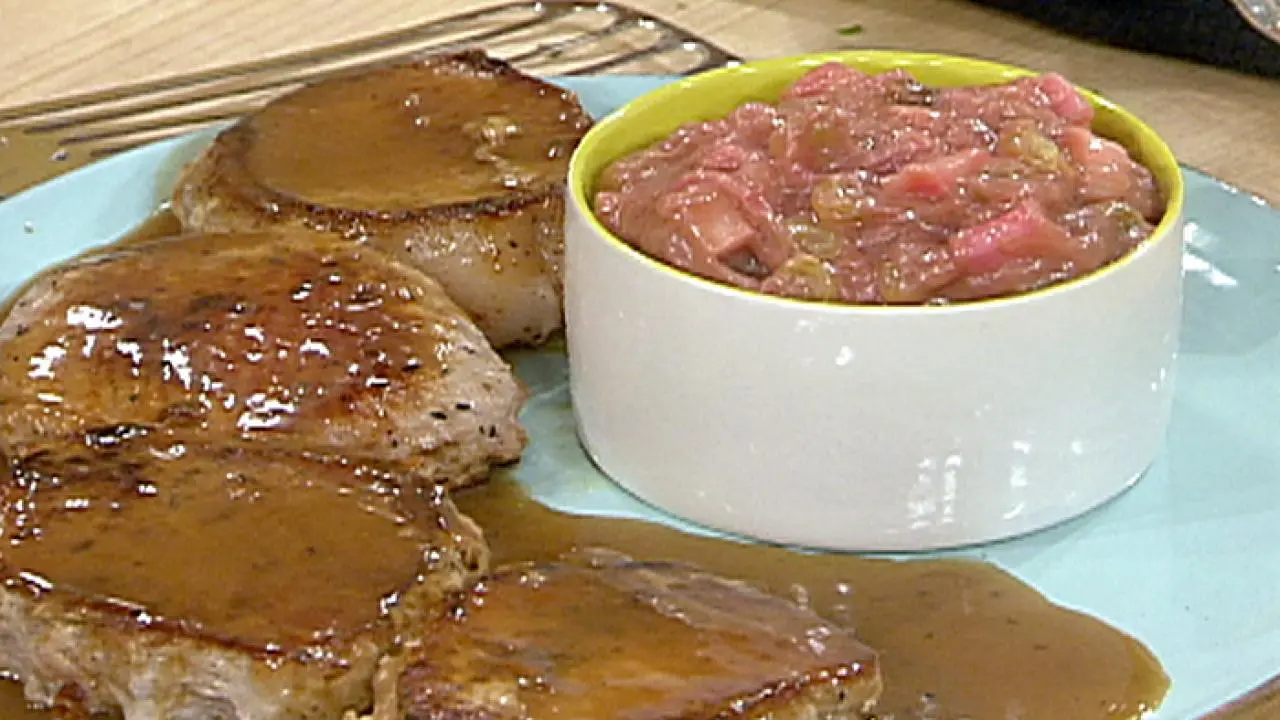 Pork Chops With Pan Gravy