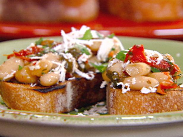 Bruschetta With White Beans Sun Dried Tomatoes And Basil Recipe Michael Chiarello Food Network
