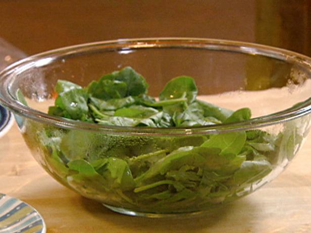 How to Steam Spinach in a Microwave