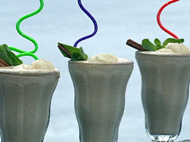 Cinnamon Roll Milkshake image