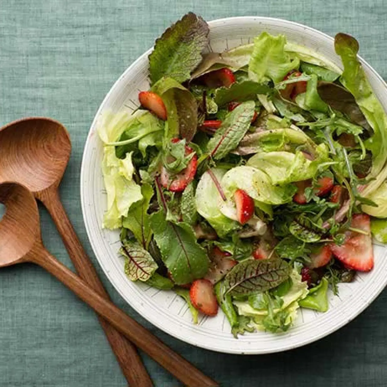 green salad with balsamic dressing Balsamic Berry Vinaigrette Winter Salad