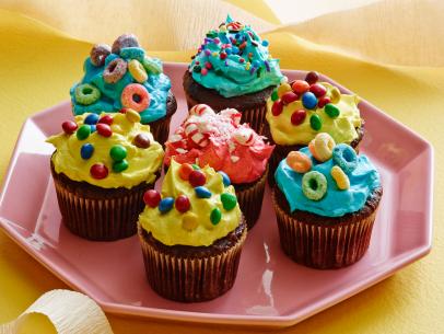 QUICK DOUBLE CHOCOLATE CUPCAKESRachael RayFood Network Specials/Rachael Rayâ  s Block PartyFood NetworkDevilâ  s Food Cake Mix, Vegetable Oil, Eggs, Semisweet Chocolate Chips, Unsalted Butter,Confectionersâ   Sugar, Whole Milk, Vanilla Extract, Food Coloring