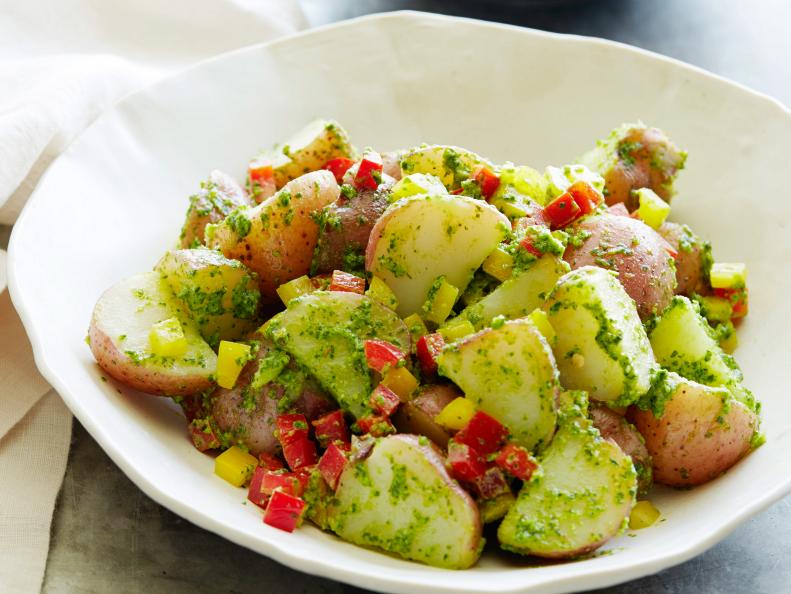 PESTO POTATO SALAD, Ellie Krieger, Healthy Appetite with Ellie Krieger/Cool Food, Food
Network, Small Red Potatoes, Yellow Pepper, Red Pepper, Basil Pesto, Pine Nuts, Basil
Leaves, Parmesan, Lemon Juice, Olive Oil