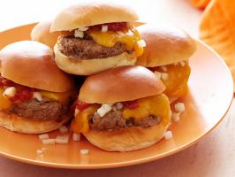 Texas Hold-Ums Mini Chipotle Beef Burgers with Warm Fire Roasted Garlic Ketchup