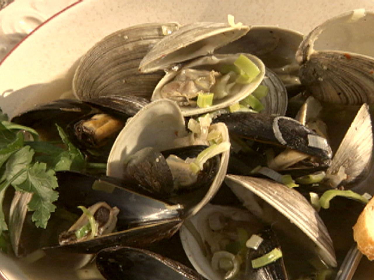 Steamer Clams in Lemony White Wine Cream Sauce — All Types Of Bowls