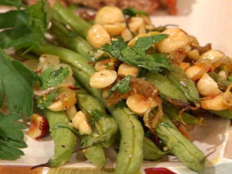Roasted Green Beans with Shallots and Hazelnuts