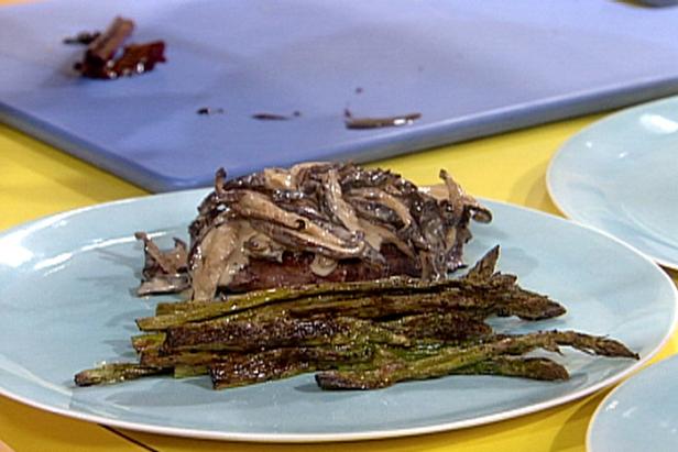 Pepper Crusted Tenderloin with Mushroom Cream and Roast Asparagus image