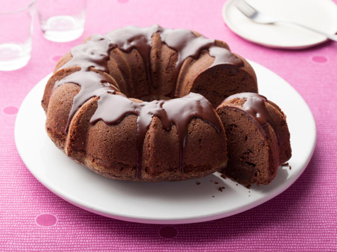 Chocolate Vegan Bundt Cake - Nora Cooks