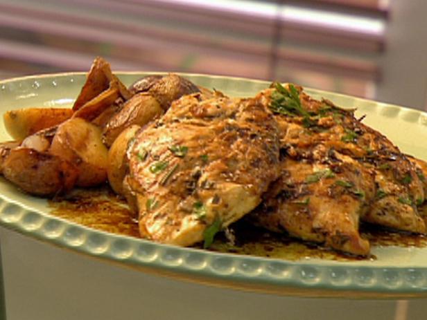 Herb-Marinated Grilled Chicken Paillards with Pan Sauce_image