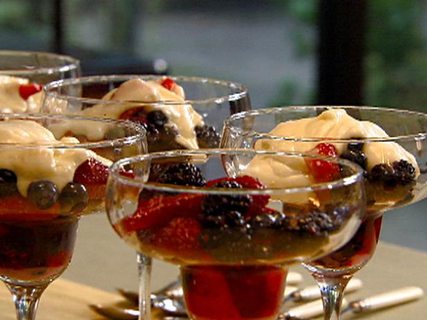 "Freeform" Cheesecake Poured over Fresh Fruit