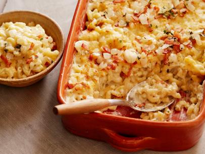 tyler-florence-mac-n-cheese-with-bacon-and-cheese-recipe_s4x3