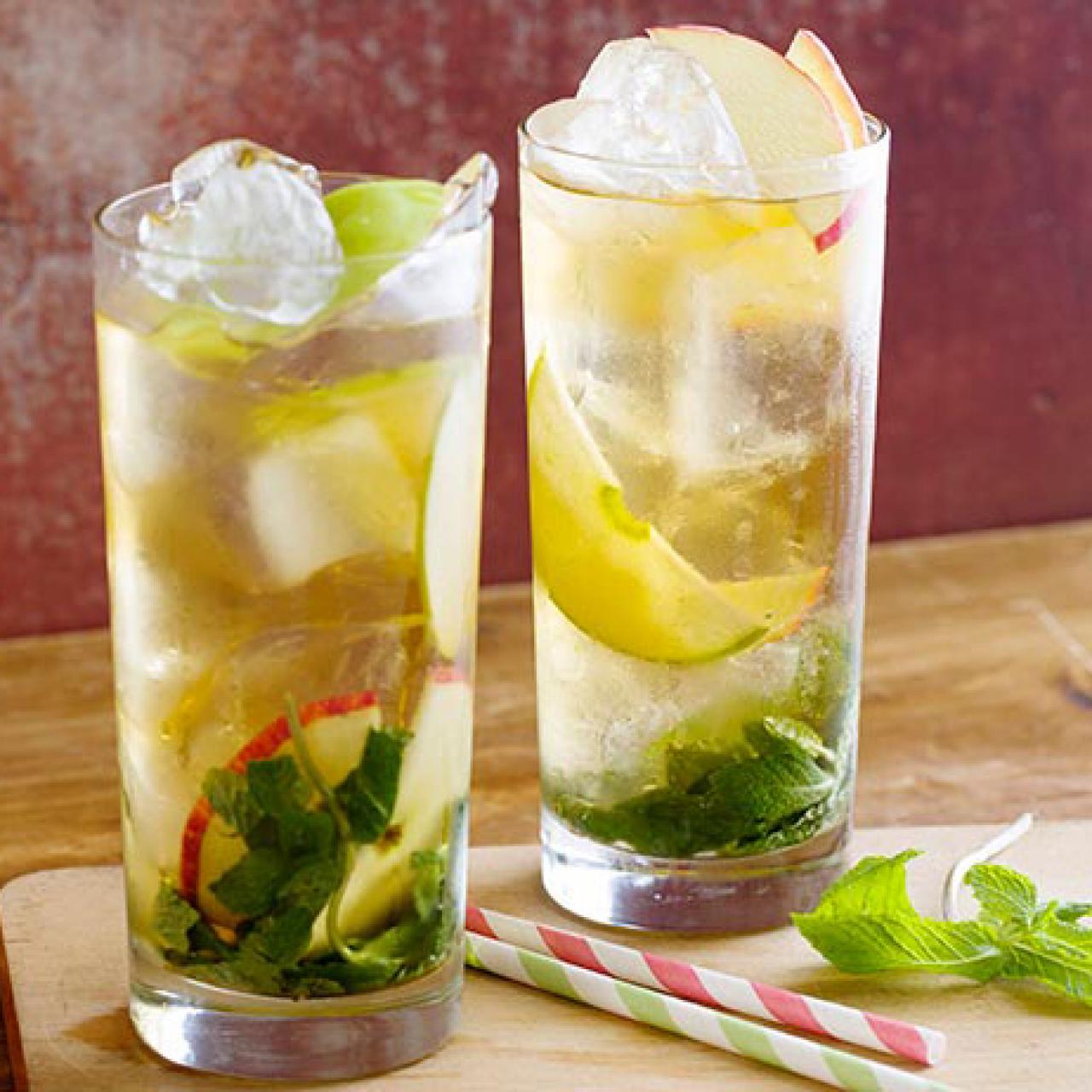 https://food.fnr.sndimg.com/content/dam/images/food/fullset/2007/3/13/0/gi0206_mojito.jpg.rend.hgtvcom.1280.1280.suffix/1371585551748.jpeg