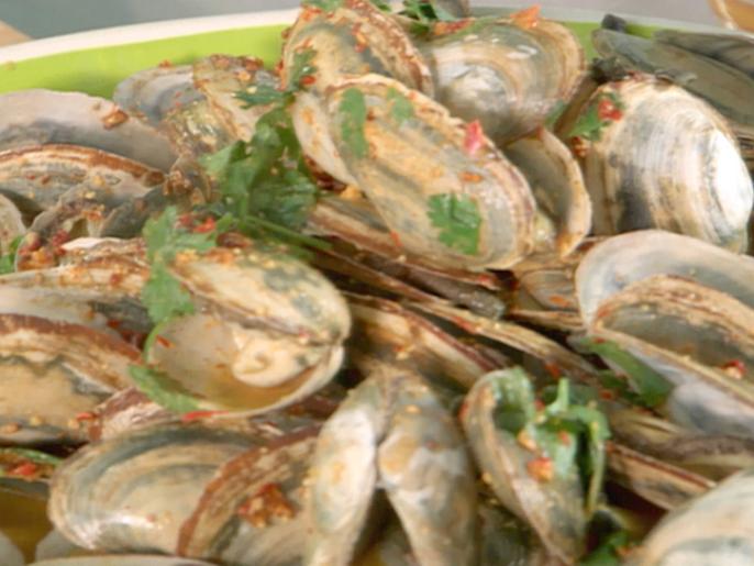 Steamers in Red Chile Pesto Broth Recipe Bobby Flay Food Network