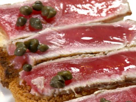 Seared Tuna with Hummus on Crostini