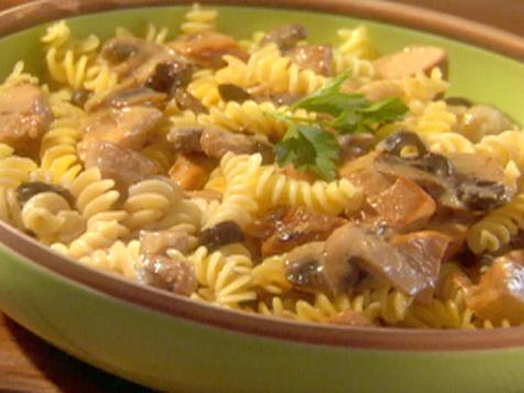 Creamy Fusilli with Mushrooms and Chicken