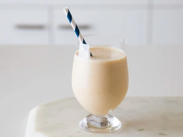 PEANUT BUTTER SPLIT SMOOTHIE, Ellie Krieger, Food Network, Banana, Nonfat Milk,Nonfat Yogurt, Peanut Butter