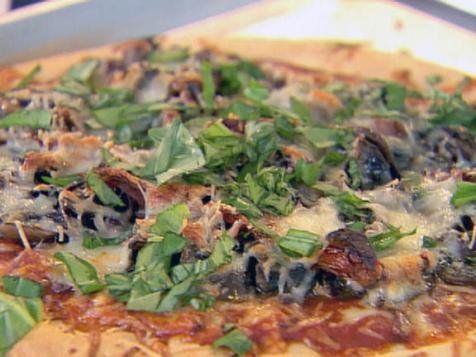 Spotlight Recipe: Mushroom, Onion & Basil Pizza
